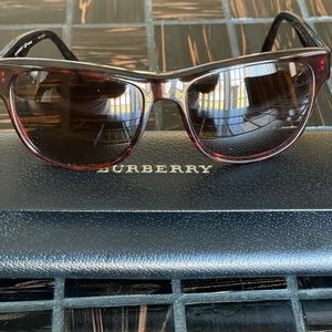 O/S Burberry Sunglasses